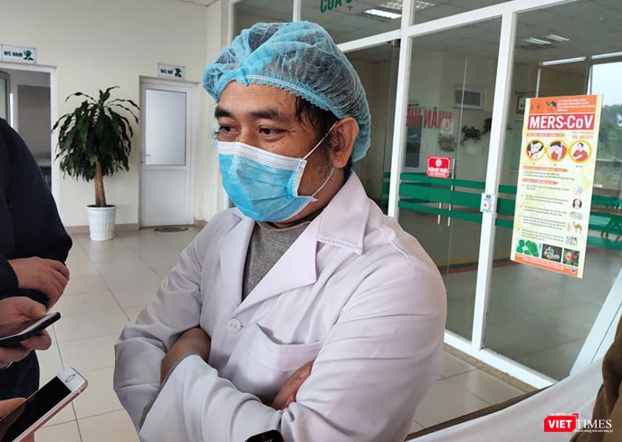BS. Nguyễn Trung Cấp thông tin về trường hợp tái nhiễm và tái dương tính với virus SARS-CoV-2 (Ảnh: Minh Thúy)