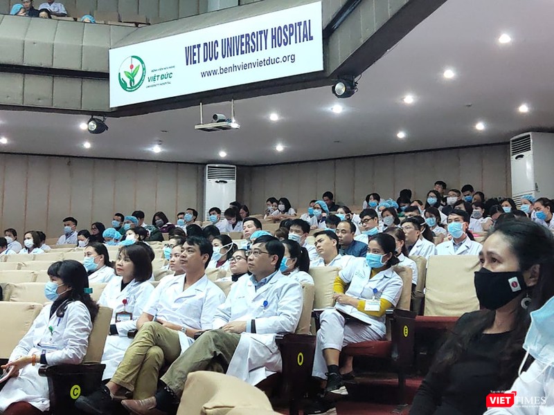 Các bác sĩ tại Bệnh viện Hữu Nghị Việt Đức tại buổi hội thảo. Ảnh: Minh Thúy