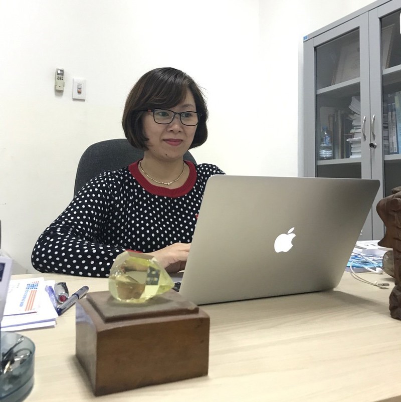 TS.Trần Thị Ngọc Dung tại phòng làm việc thuộc Viện Hàn lâm Khoa học và Công nghệ Việt Nam. Ảnh: NVCC TS.Trần Thị Ngọc Dung tại phòng làm việc thuộc Viện Hàn lâm Khoa học và Công nghệ Việt Nam. Ảnh: NVCC