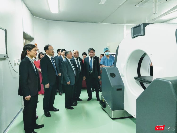 Hệ thống chụp cắt lớp vi tính di động trong phòng mổ BodyTom. Ảnh: Minh Thúy