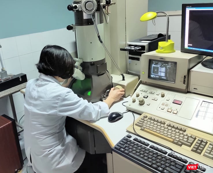 Cán bộ làm việc tại Viện Vệ sinh dịch tễ Trung ương. Ảnh: Minh Thúy Cán bộ làm việc tại Viện Vệ sinh dịch tễ Trung ương. Ảnh: Minh Thúy