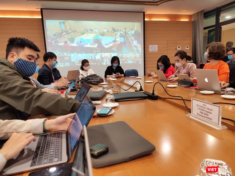 Báo chí dự họp Ban Chỉ đạo phòng, chống dịch COVID-19. Ảnh: Minh Thúy Báo chí dự họp Ban Chỉ đạo phòng, chống dịch COVID-19. Ảnh: Minh Thúy