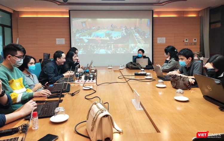 Báo chí dự họp Ban Chỉ đạo phòng, chống dịch COVID-19 tại UBND TP. Hà Nội. Ảnh: Minh Thúy 