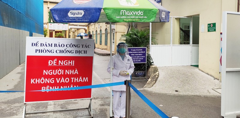 Hạn chế tối đa người nhà vào thăm bệnh nhân để phòng COVID-19