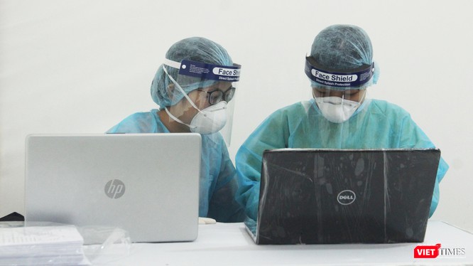 Tìm nguồn tài trợ ghép phổi cho phi công người Anh đang nguy kịch vì COVID-19 