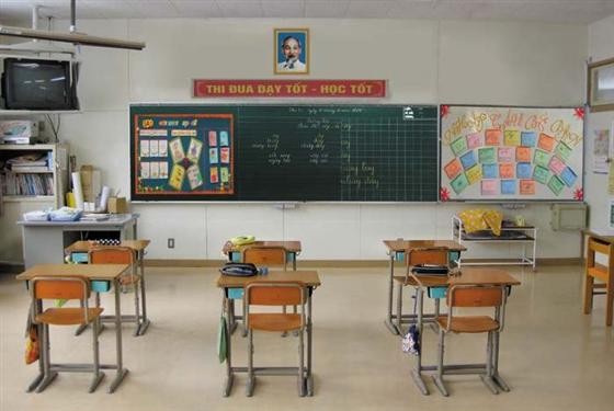 Cần bố trí chỗ ngồi giữa 2 học sinh có khoảng cách phù hợp. Ảnh: Internet