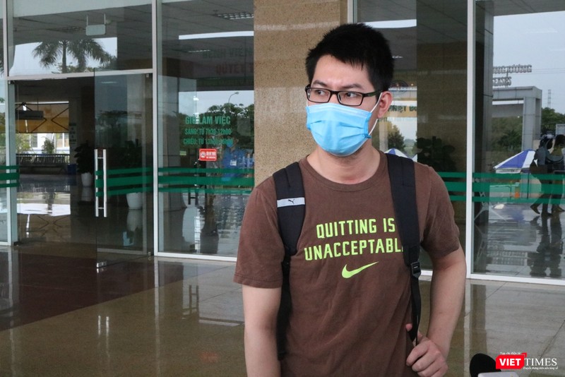 Bệnh nhân 74 vừa mừng vừa lo khi được công bố khỏi bệnh. Ảnh: Minh Thúy Bệnh nhân 74 vừa mừng vừa lo khi được công bố khỏi bệnh. Ảnh: Minh Thúy