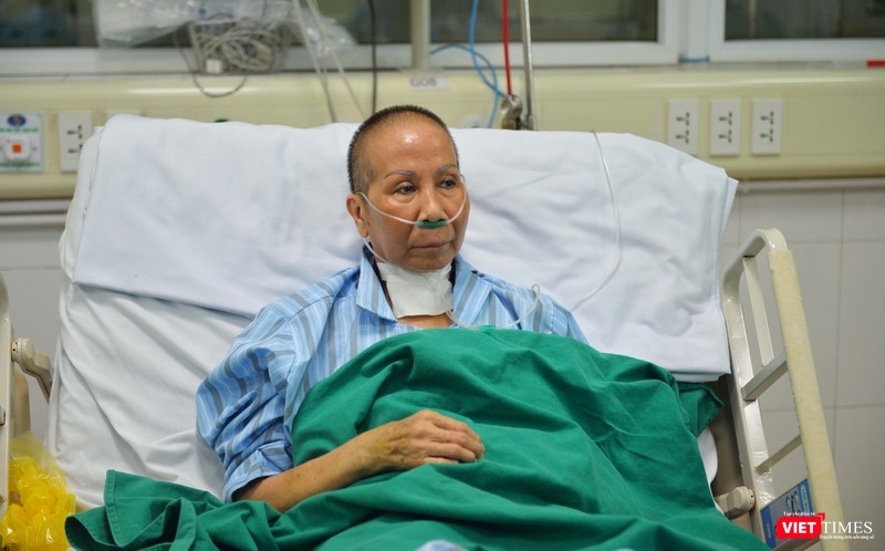 Bác gái bệnh nhân 17 mắc COVID-19: “Tôi không trách cháu mình” 