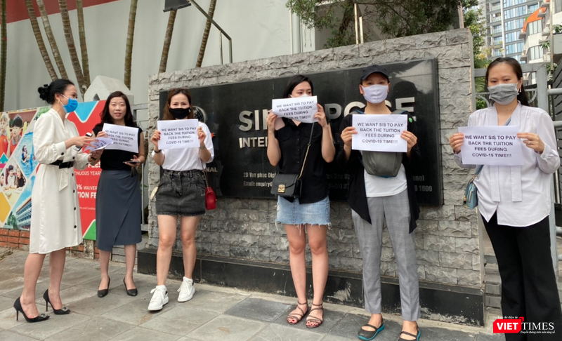 Phụ huynh có con theo học tại Trường Quốc tế Singapore phản ánh về việc thu học phí online.
Ảnh: Phụ huynh cung cấp 