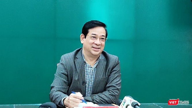 Nam phi công người Anh nguy kịch vì COVID-19 đã 6 lần âm tính với virus SARS-CoV-2