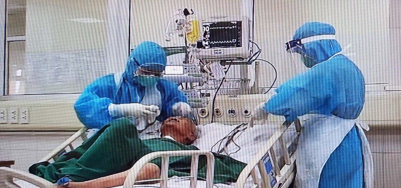 Cụ bà 88 tuổi mắc COVID-19 nặng từng bị xuất huyết não ra viện