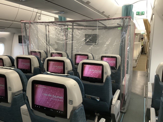 Buồng áp lực dương “tiêu diệt” 99% virus trong không khí trên chuyến bay chở 120 người mắc COVID-19