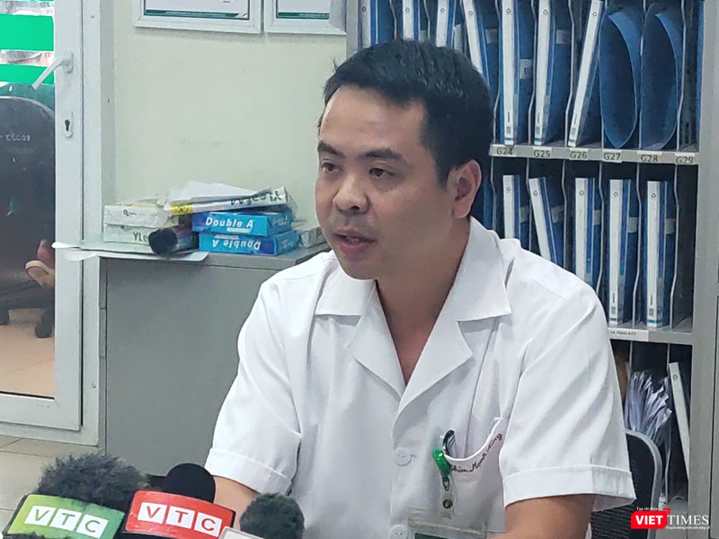 BS. Thân Mạnh Hùng - Phó Trưởng Khoa Cấp cứu, Bệnh viện Bệnh Nhiệt đới Trung ương (Ảnh: Minh Thúy)