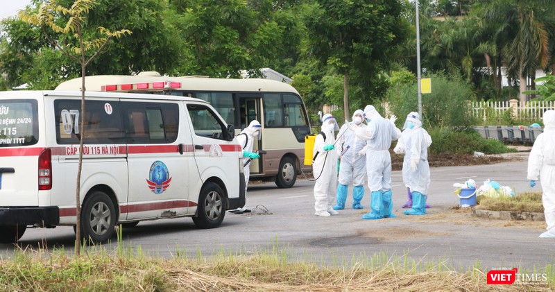 Phun khử khuẩn phòng COVID-19 (Ảnh - Minh Thuý) 