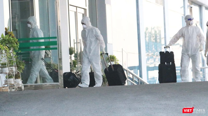 Nhân viên y tế phòng, chống COVID-19 ở Bệnh viện (Ảnh - Minh Thúy)