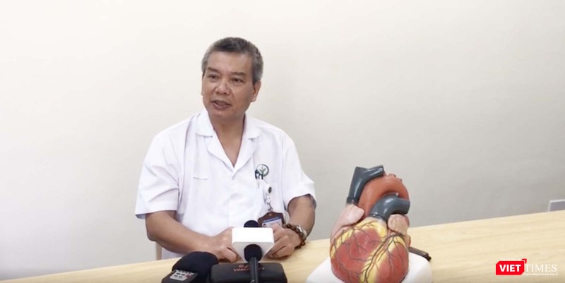 PGS. TS. Nguyễn Hữu Ước - Giám đốc Trung tâm Tim mạch và lồng ngực, Bệnh viện Hữu nghị Việt Đức (Ảnh: Minh Thúy) 