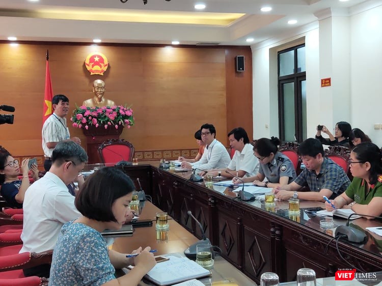 Đoàn kiểm tra làm việc tại UBND quận Tây Hồ (Ảnh: Minh Thúy) Đoàn kiểm tra làm việc tại UBND quận Tây Hồ (Ảnh: Minh Thúy)