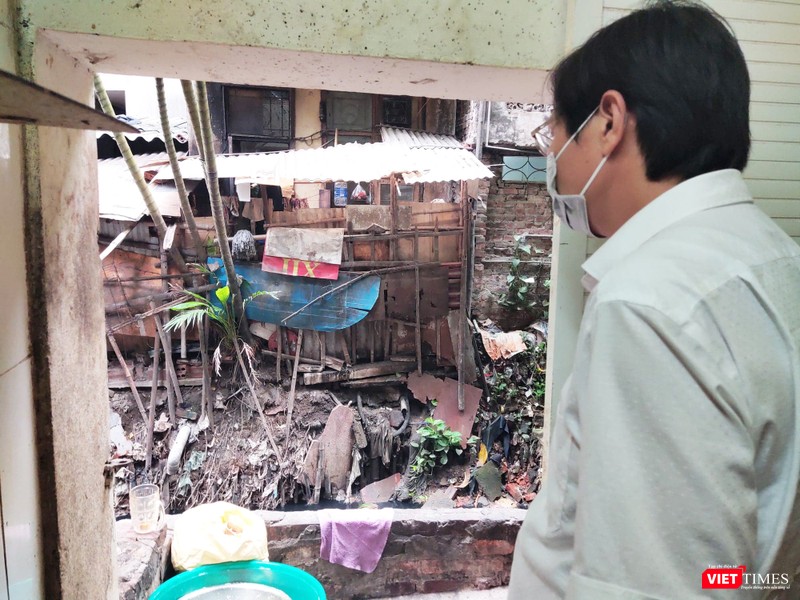 Cảnh báo an toàn thực phẩm với bánh giá rẻ hậu trung thu ảnh 3 Đột xuất kiểm tra phát hiện xưởng sản xuất bánh trung thu Hương Trà nằm ngay cạnh rãnh nước thải