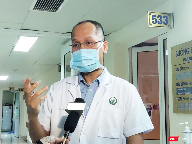 BS. Nguyễn Hồng Hà – Trưởng Khoa Phẫu thuật Tạo hình thẩm mỹ, Bệnh viện Hữu nghị Việt Đức (Ảnh: Minh Thúy)