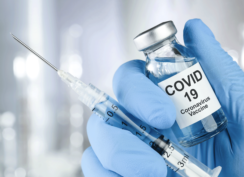 Vaccine phòng COVID-19 sẽ được ưu tiên tiêm cho nhân viên y tế (Ảnh minh hoạ)