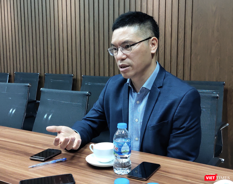 TS. Đỗ Tuấn Đạt cho hay, nhiều nhà sản xuất vaccine phòng COVID-19 đã bắt đầu tiêm thử nghiệm cho nhóm người cao tuổi (Ảnh: Minh Thuý)