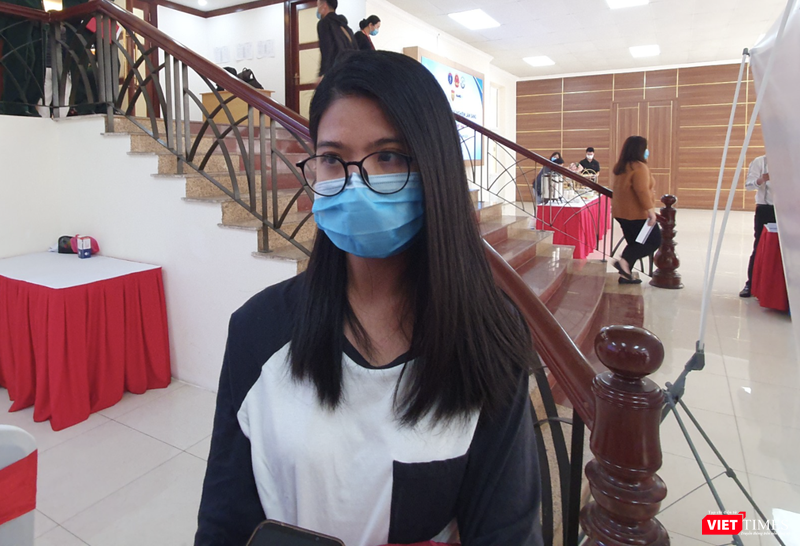 Chị T.T.P.T., 25 tuổi, sống ở Bắc Ninh chia sẻ về việc tham gia thử nghiệm vaccine (Ảnh: Minh Thuý)