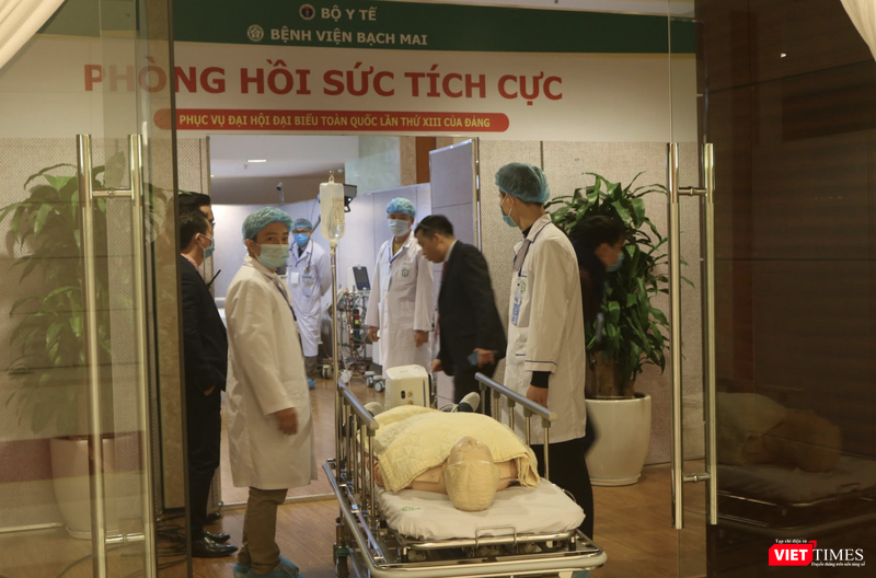 Chuẩn bị sẵn sàng cấp cứu, hồi sức các ca bệnh (Ảnh: Minh Thuý)