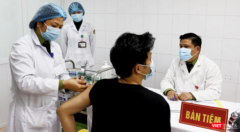 Uu tiên tiêm vaccine COVID-19 cho tuyến đầu chống dịch.