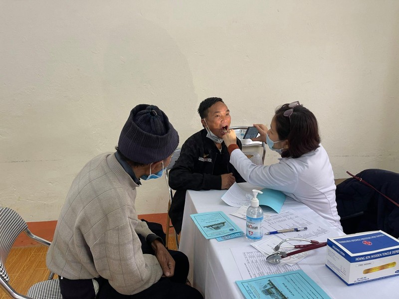 Người dân được kiểm tra sức khoẻ kỹ càng để phát hiện sớm bệnh (Ảnh: BVCC) Người dân được kiểm tra sức khoẻ kỹ càng để phát hiện sớm bệnh (Ảnh: BVCC)