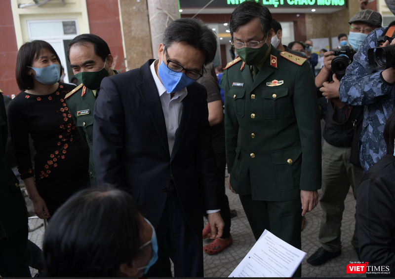 Phó Thủ tướng nhấn mạnh niềm tin của người dân vào việc thử nghiệm vaccine phòng COVID-19 (Ảnh - Hoàng Anh)