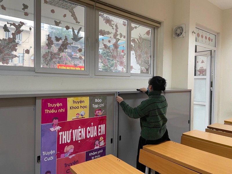 Lau chùi sạch sẽ trong lớp học