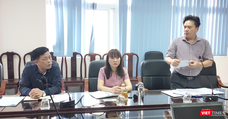 Ông Thường cùng lãnh đạo Bệnh viện Đa khoa Đức Giang trả lời câu hỏi của báo chí (Ảnh - Minh Thuý)