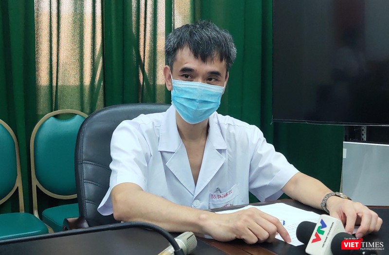 BS. CKII. Đỗ Tất Thành – Khoa Cấp cứu, Bệnh viện Bệnh Nhiệt đới Trung ương (Ảnh - Minh Thuý)