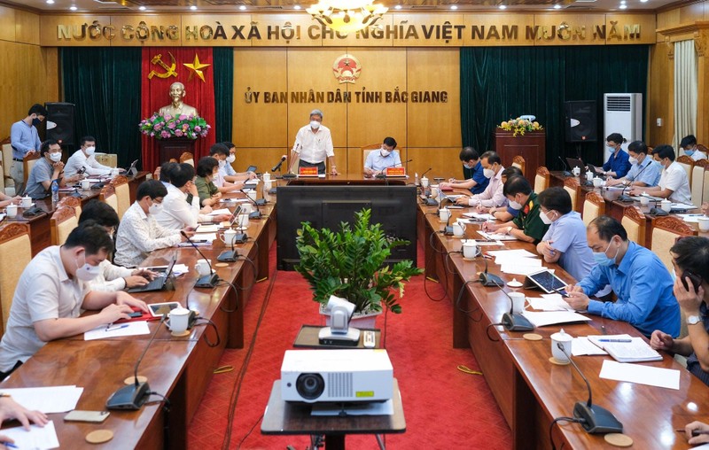 Toàn cảnh cuộc họp khẩn đêm ngày 15/5 tại Bắc Giang (Ảnh - BYT)