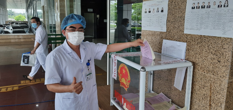 Các bác sĩ nô nức đi bầu cử (Ảnh - Đặng Thanh) Các bác sĩ nô nức đi bầu cử (Ảnh - Đặng Thanh)