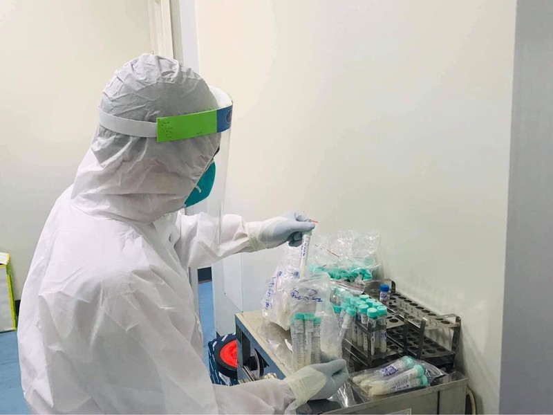 Nhân viên y tế làm việc trong phòng xét nghiệm (Ảnh - BYT) Nhân viên y tế làm việc trong phòng xét nghiệm (Ảnh - BYT)