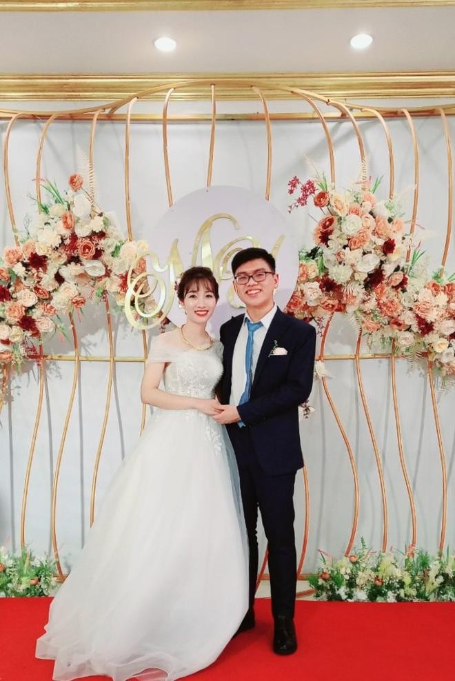 BS. Yến cùng chồng trong ngày cưới (Ảnh - NVCC) BS. Yến cùng chồng trong ngày cưới (Ảnh - NVCC)