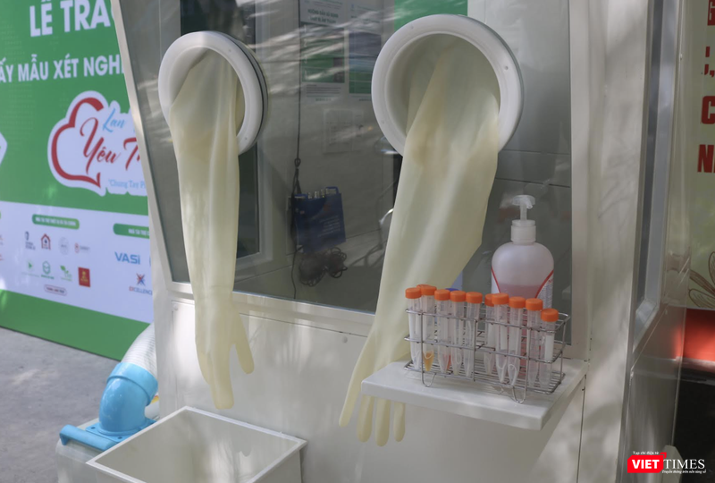 Cận cảnh buồng lấy mẫu xét nghiệm di động FFC (Ảnh - Minh Thuý)