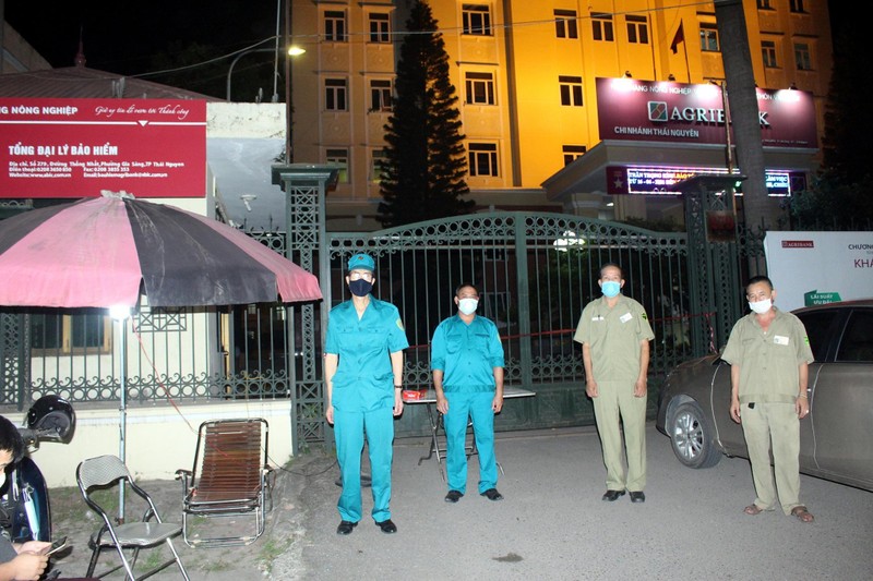 Chốt kiểm soát dịch ở Nhân hàng Agribank Chi nhánh tỉnh Thái Nguyên (Ảnh - TNTV) Chốt kiểm soát dịch ở Nhân hàng Agribank Chi nhánh tỉnh Thái Nguyên (Ảnh - TNTV)
