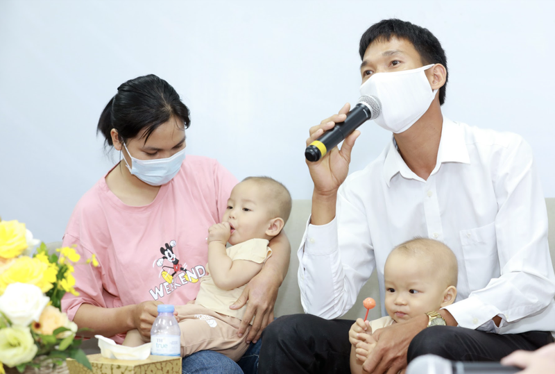 Vợ chồng thầy giáo bản Quách Văn Thị và chị Nguyễn Thị Hồng Tiến (Ảnh - BVCC)