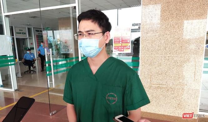 BS. Phạm Văn Phúc - Khoa Hồi sức tích cực, Bệnh viện Bệnh Nhiệt đới Trung ương (Ảnh - Minh Thuý)