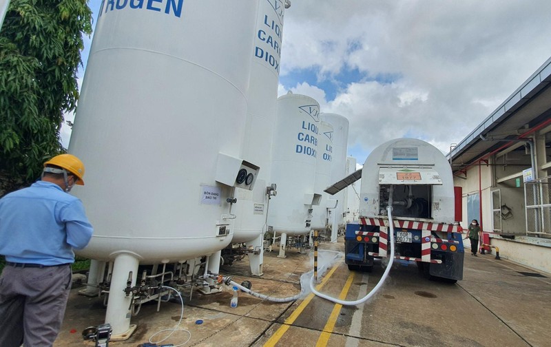 Bên trong nhà máy sản xuất oxy (Ảnh - Văn Đạo) Bên trong nhà máy sản xuất oxy (Ảnh - Văn Đạo)