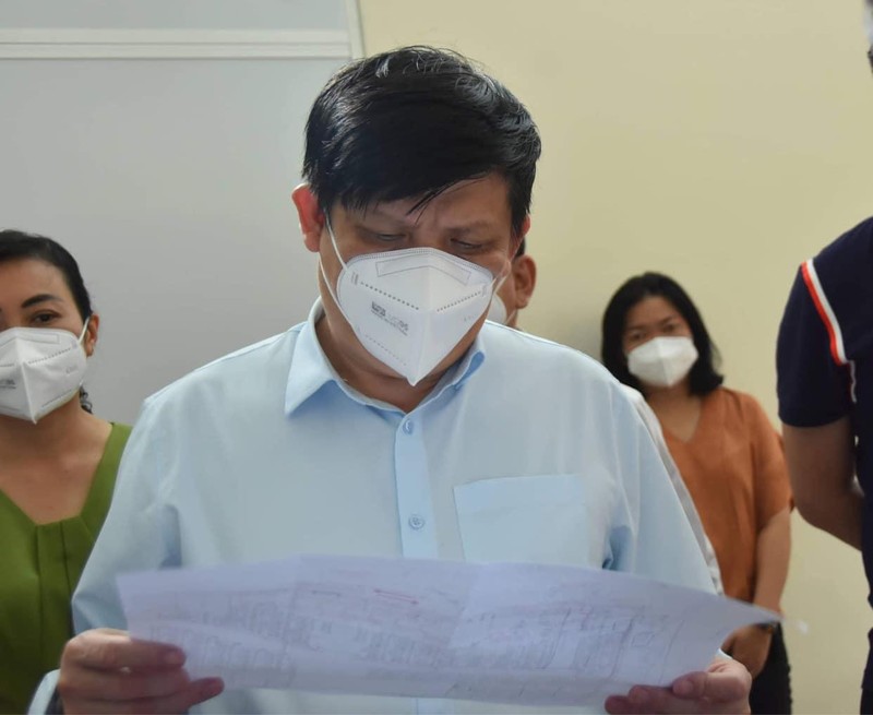 Bộ trưởng Bộ Y tế Nguyễn Thanh Long trực tiếp kiểm tra tiến độ thiết lập trung tâm hồi sức tích cực (Ảnh - Khôi Nguyễn) Bộ trưởng Bộ Y tế Nguyễn Thanh Long trực tiếp kiểm tra tiến độ thiết lập trung tâm hồi sức tích cực (Ảnh - Khôi Nguyễn)