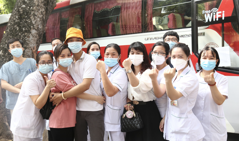 Các bác sĩ của Bệnh viện Hữu nghị Việt Đức trước giờ lên đường (Ảnh - BVCC) Các bác sĩ của Bệnh viện Hữu nghị Việt Đức trước giờ lên đường (Ảnh - BVCC)