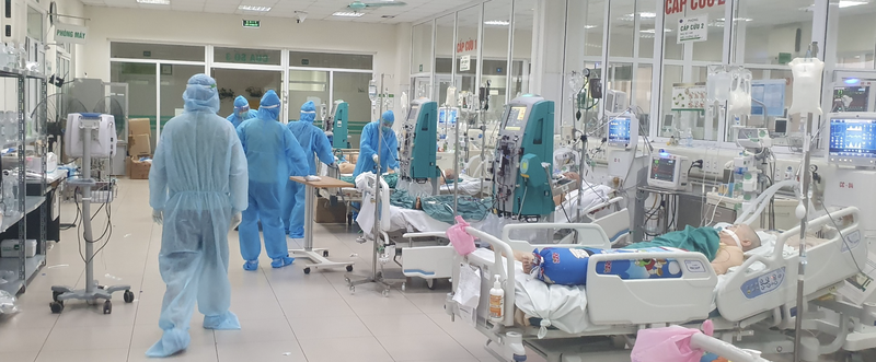 Các bác sĩ điều trị cho bệnh nhân mắc COVID-19 nặng ở Khoa Cấp cứu, Bệnh viện Bệnh Nhiệt đới Trung ương (Ảnh - BVCC) Các bác sĩ điều trị cho bệnh nhân mắc COVID-19 nặng ở Khoa Cấp cứu, Bệnh viện Bệnh Nhiệt đới Trung ương (Ảnh - BVCC)
