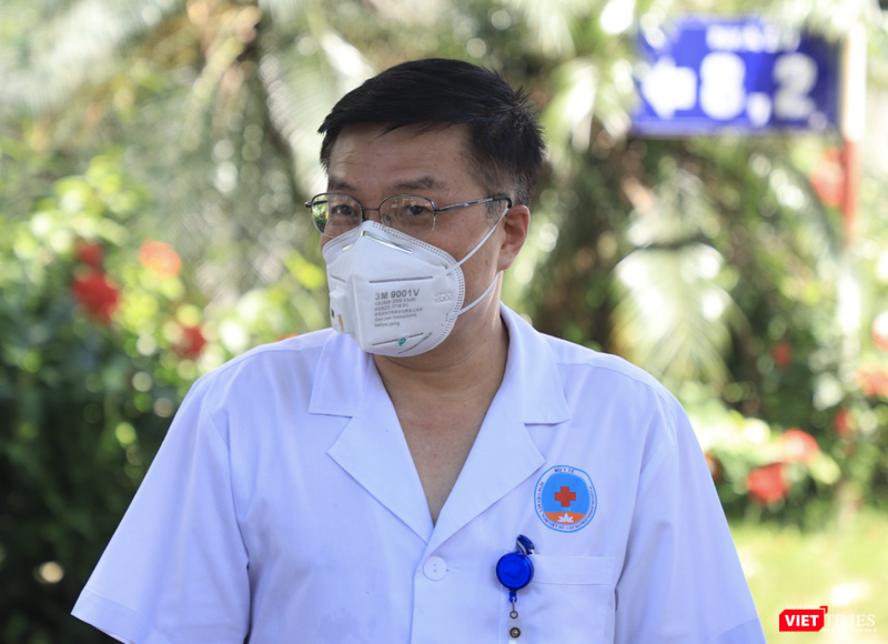 Theo PGS. TS. Nguyễn Thanh Hà, các bác sĩ có nhiệm vụ tăng cường cho lực lượng hồi sức cấp cứu ở Trung tâm hồi sức tích cực và giúp Tiền Giang điều trị cho bệnh nhân mắc COVID-19 nặng ở tầng thứ 3 (Ảnh - Minh Thuý)