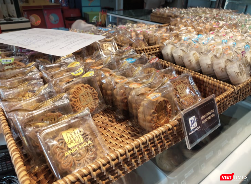 Bánh trung thu được thiết kế bắt mắt (Ảnh - Minh Thuý)