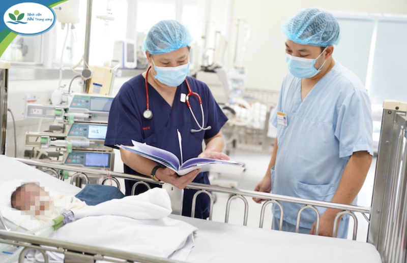 Khoa Điều trị tích cực Nội khoa – BV Nhi Trung ương tiếp nhận nhiều trường hợp trẻ biến chứng nặng giữa dịch COVID-19 do không đến viện kịp thời (BVCC)