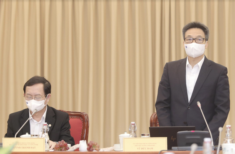 Phó Thủ tướng Vũ Đức Đam nhấn mạnh: "Việc chung sống an toàn với dịch bệnh là ở trong trạng thái bình thường mới kết hợp chủ động điều chỉnh tích cực ở mọi hoạt động đời sống xã hội" (Ảnh - Bộ KH&CN) Phó Thủ tướng Vũ Đức Đam nhấn mạnh: "Việc chung sống an toàn với dịch bệnh là ở trong trạng thái bình thường mới kết hợp chủ động điều chỉnh tích cực ở mọi hoạt động đời sống xã hội" (Ảnh - Bộ KH&CN)