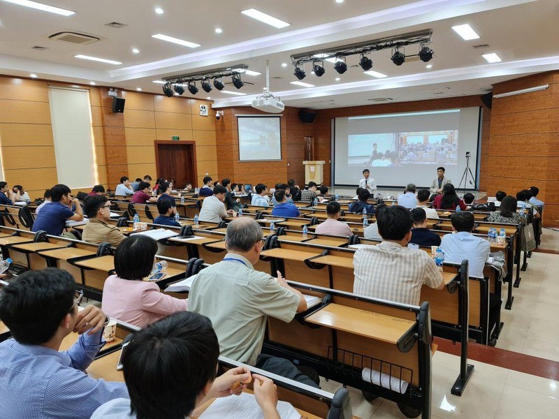 Mỗi bác sĩ cần xây dựng cho mình một thương hiệu cá nhân nổi bật để người bệnh có thể hoàn toàn tin tưởng. Ảnh chụp về khóa đào tạo "Cập nhật những tiến bộ trong Nam học và Y học giới tính" năm 2020 tại Trường Đại học Y Hà Nội. (Ảnh: Trường Đại học Y Hà Nội) Mỗi bác sĩ cần xây dựng cho mình một thương hiệu cá nhân nổi bật để người bệnh có thể hoàn toàn tin tưởng. Ảnh chụp về khóa đào tạo "Cập nhật những tiến bộ trong Nam học và Y học giới tính" năm 2020 tại Trường Đại học Y Hà Nội. (Ảnh: Trường Đại học Y Hà Nội)